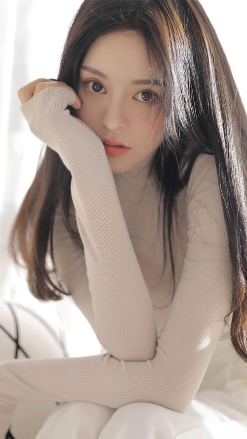 挠初中女生脚心